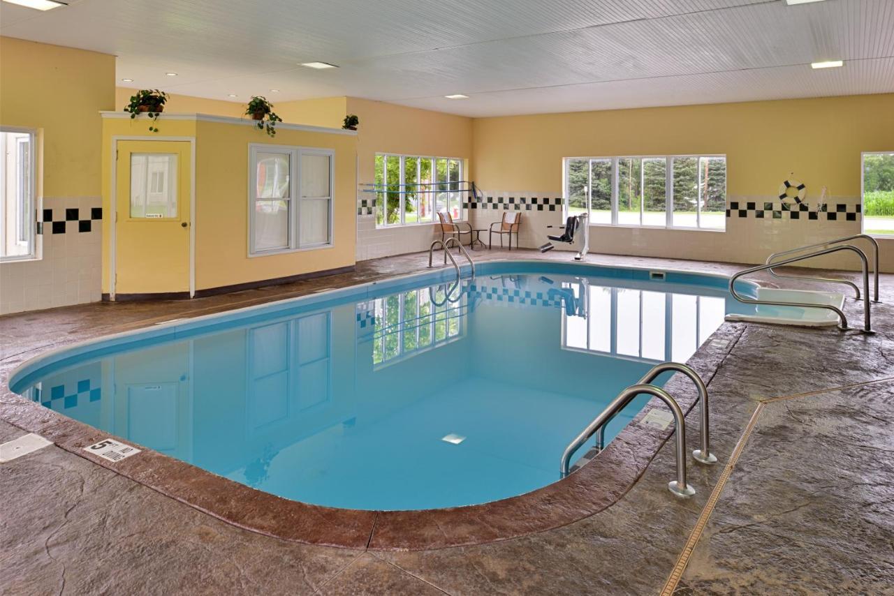 Red Roof Inn Sandusky - Milan Екстер'єр фото