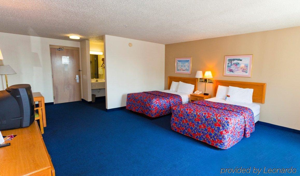 Red Roof Inn Sandusky - Milan Номер фото
