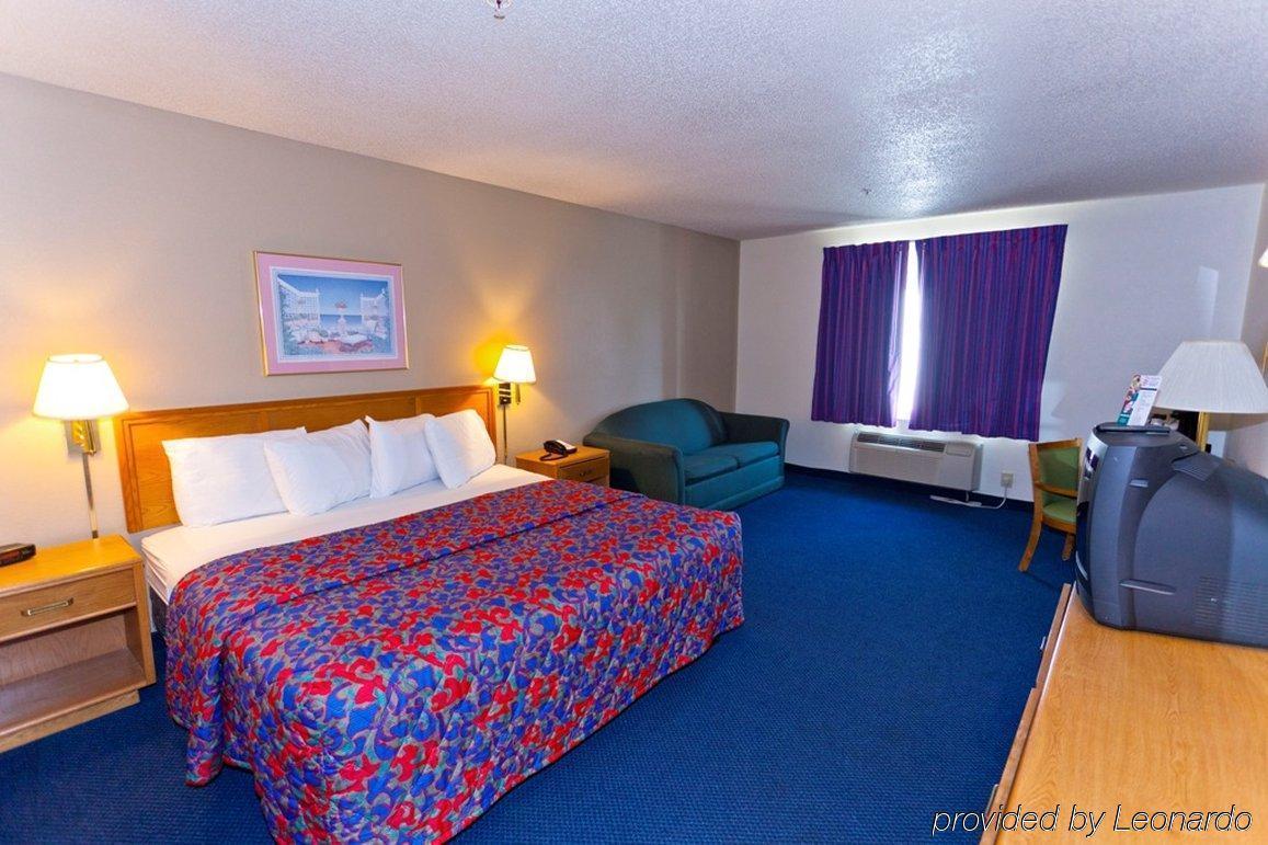 Red Roof Inn Sandusky - Milan Номер фото